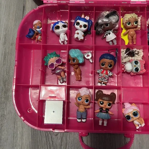 LOL Suprise Lot in plastic carrying case - Picture 3 of 5